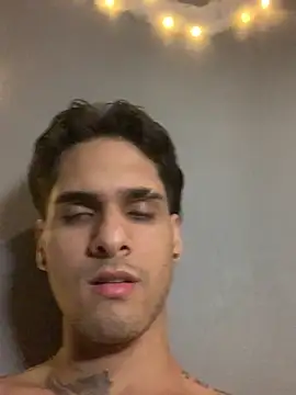 Snapshot of Marvinhenao91 chatting on 10/09/25, 02:42 Marvinhenao91 online show from 10/09/25, 02:42