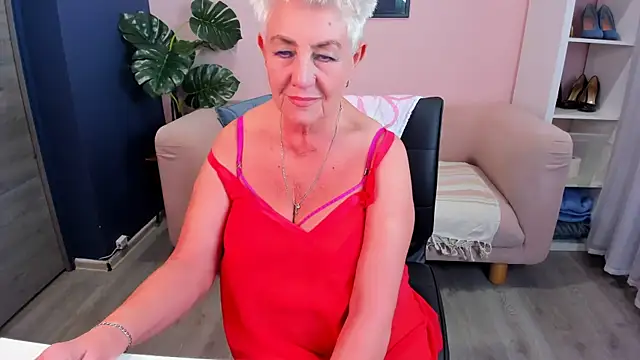 Snapshot of HotandMature chatting on 03/21/25, 08:39 HotandMature online show from 03/21/25, 08:39