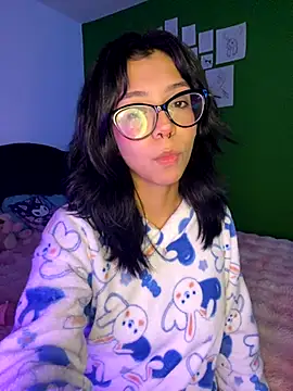 Snapshot of Valen-Foxx chatting on 10/03/25, 05:48 Valen-Foxx online show from 10/03/25, 05:48