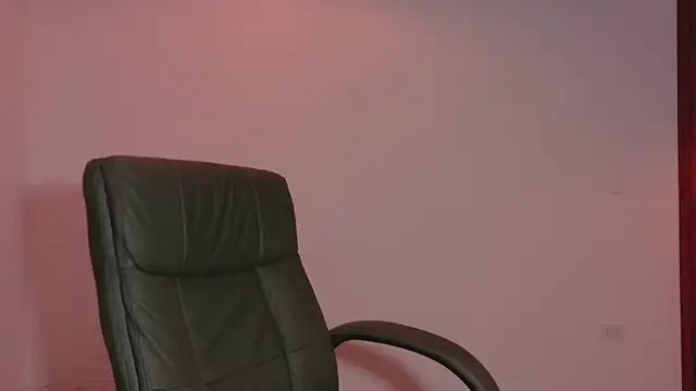 Snapshot of Olivia11_ chatting on 11/08/25, 12:16 Olivia11 online show from 11/08/25, 12:16