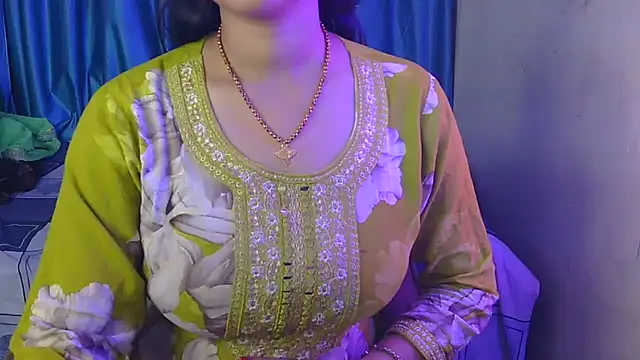 Snapshot of priya-kumari22 chatting on 11/15/25, 04:03 priya-kumari22 online show from 11/15/25, 04:03