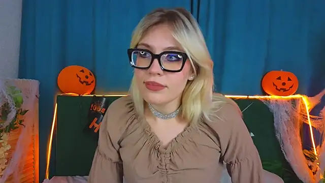 Snapshot of GraceCaldwell chatting on 10/27/25, 06:12 GraceCaldwell online show from 10/27/25, 06:12