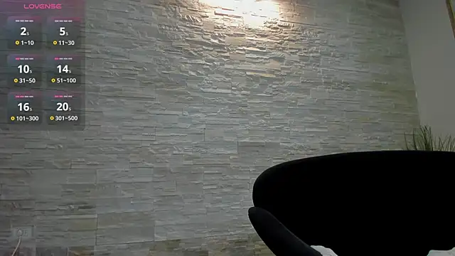 Snapshot of Jelly_Bee chatting on 10/10/25, 08:08 Jelly Bee online show from 10/10/25, 08:08