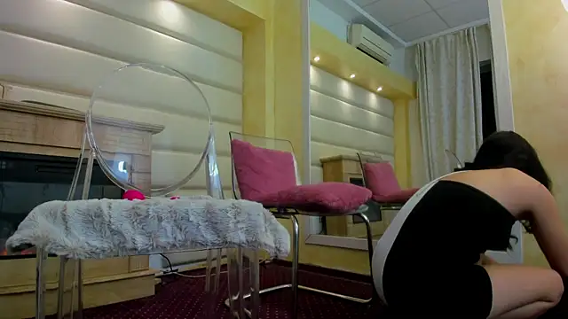 Snapshot of Jelly_Bee chatting on 10/24/25, 07:32 Jelly Bee online show from 10/24/25, 07:32