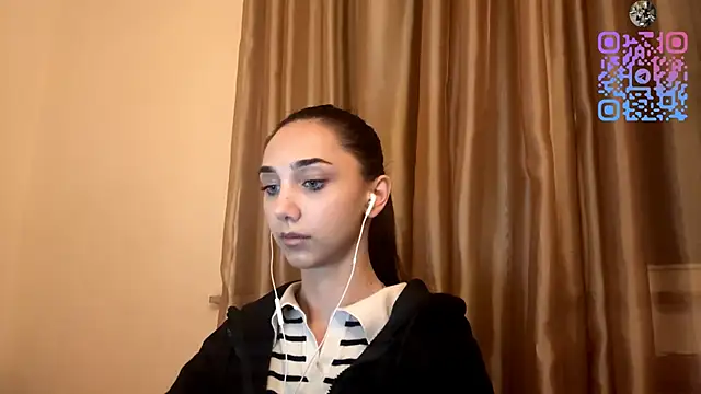 LinaMour online show from 10/15/25, 10:10