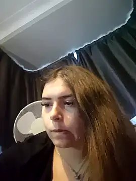 Snapshot of KatieLace chatting on 09/17/25, 05:36 KatieLace online show from 09/17/25, 05:36