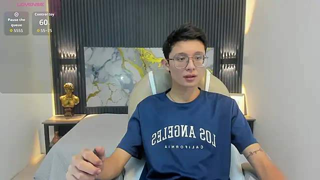 Snapshot of SantiagoRusso18 chatting on 10/08/25, 12:36 SantiagoRusso18 online show from 10/08/25, 12:36