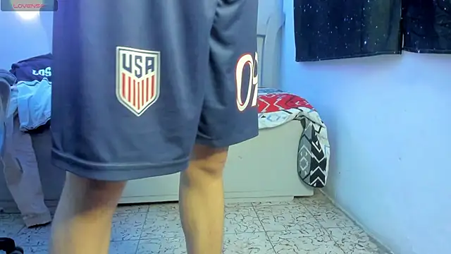 Snapshot of SantiagoRusso18 chatting on 11/01/25, 07:38 SantiagoRusso18 online show from 11/01/25, 07:38