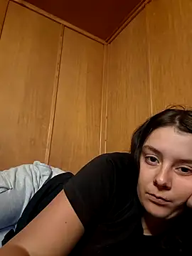 Snapshot of YoungLiisaxx chatting on 09/10/25, 05:51 YoungLiisaxx online show from 09/10/25, 05:51