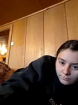 Snapshot of YoungLiisaxx chatting on 09/16/25, 07:42 YoungLiisaxx online show from 09/16/25, 07:42