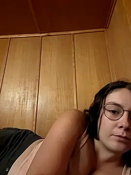 Snapshot of YoungLiisaxx chatting on 09/18/25, 06:10 YoungLiisaxx online show from 09/18/25, 06:10