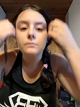 Snapshot of YoungLiisaxx chatting on 09/25/25, 04:11 YoungLiisaxx online show from 09/25/25, 04:11