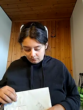 Snapshot of YoungLiisaxx chatting on 10/25/25, 09:06 YoungLiisaxx online show from 10/25/25, 09:06