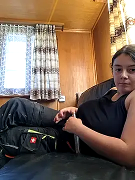 Snapshot of YoungLiisaxx chatting on 10/30/25, 12:06 YoungLiisaxx online show from 10/30/25, 12:06