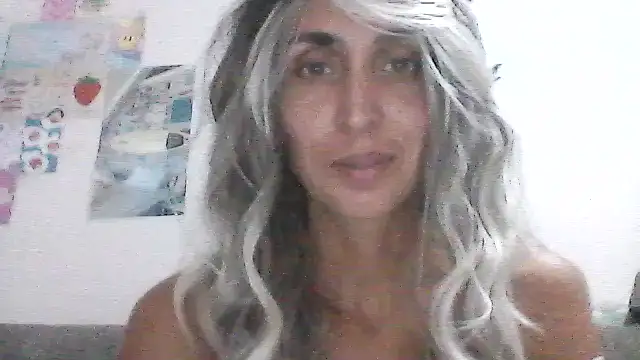 Snapshot of Nuvika chatting on 11/18/25, 09:08 Nuvika online show from 11/18/25, 09:08