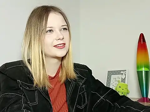 LydiaYoung online show from 10/09/25, 06:17