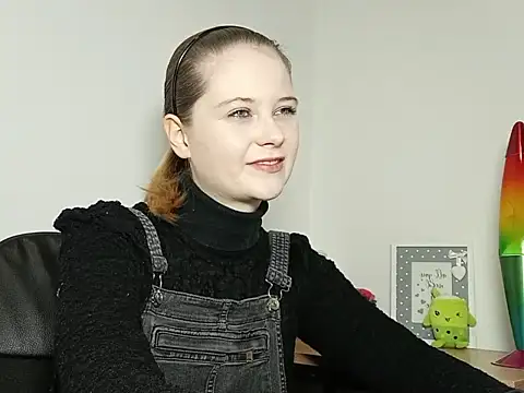 LydiaYoung online show from 10/16/25, 06:09