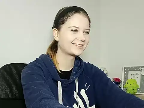 LydiaYoung online show from 11/07/25, 07:03