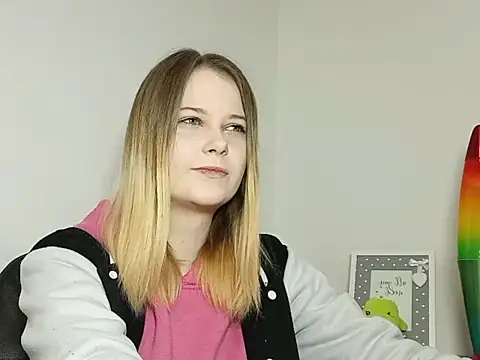 LydiaYoung online show from 11/13/25, 07:24