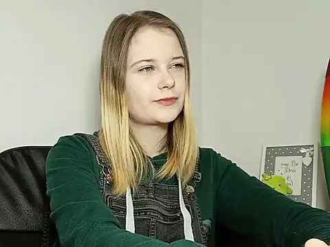 LydiaYoung online show from 11/20/25, 07:13