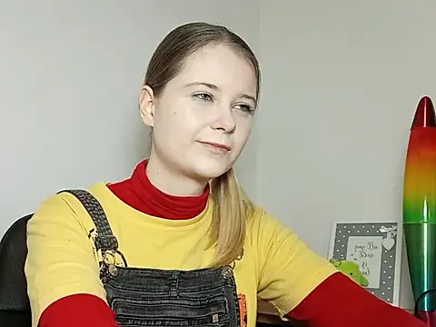 LydiaYoung online show from 11/21/25, 07:12