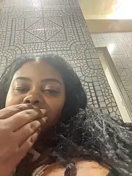 LunaSthena online show from 11/20/25, 12:11