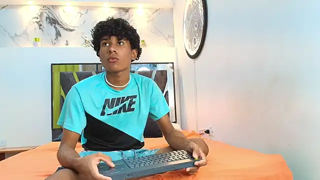 LONDON BOYS1 online show from 10/15/25, 01:17