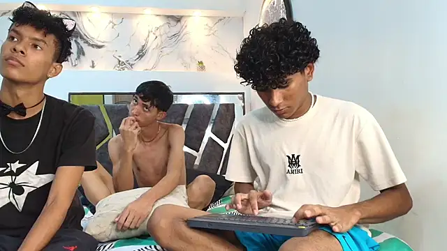 LONDON BOYS1 online show from 10/17/25, 02:48