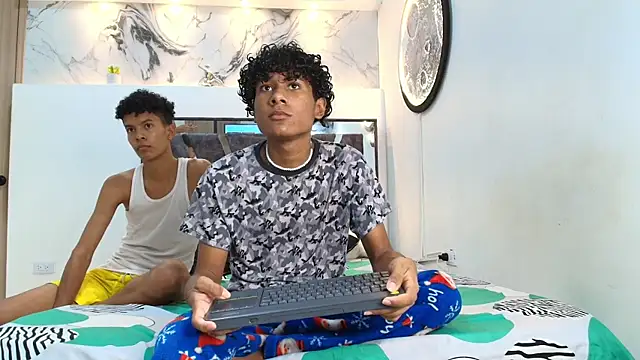 LONDON BOYS1 online show from 10/19/25, 01:28