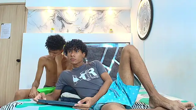 LONDON BOYS1 online show from 10/22/25, 01:28