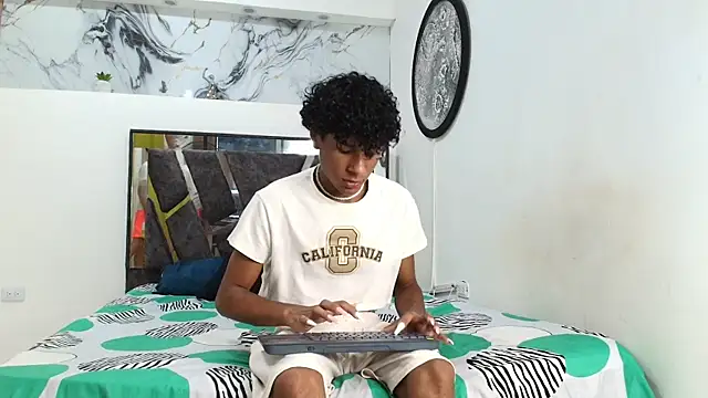 LONDON BOYS1 online show from 10/24/25, 01:24