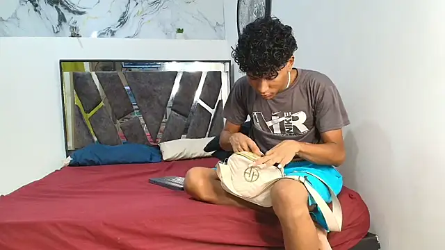 LONDON BOYS1 online show from 11/03/25, 01:29