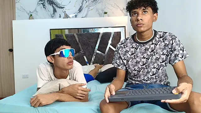 LONDON BOYS1 online show from 11/09/25, 01:26