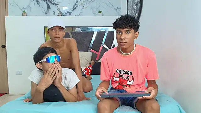 LONDON BOYS1 online show from 11/12/25, 01:28