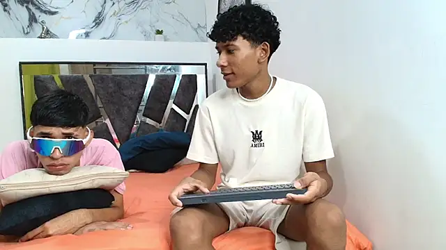 LONDON BOYS1 online show from 11/14/25, 01:26