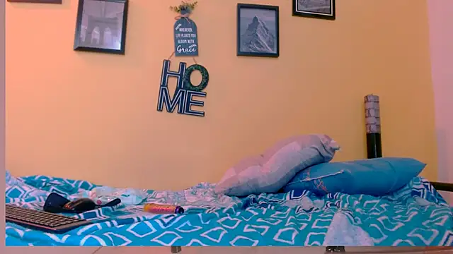 skinnyyuliana18 online show from 12/01/25, 07:19