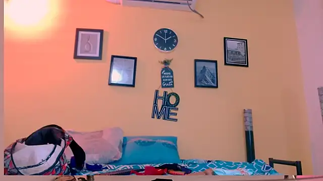 skinnyyuliana18 online show from 12/03/25, 06:50