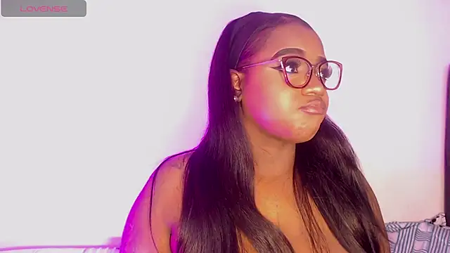 Mimi Gil online show from 10/13/25, 04:56