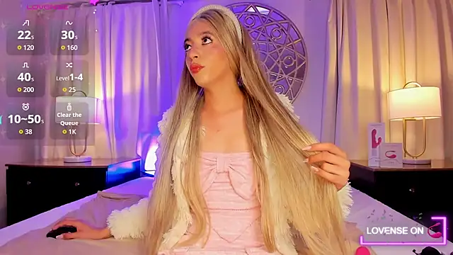 Snapshot of Isabella_glam chatting on 10/28/25, 07:05 Isabella glam online show from 10/28/25, 07:05