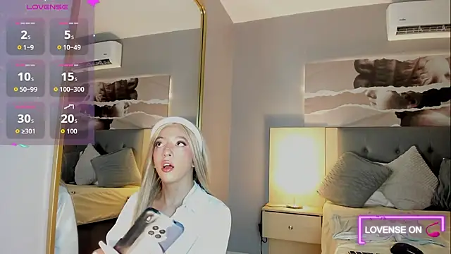 Snapshot of Isabella_glam chatting on 11/14/25, 02:21 Isabella glam online show from 11/14/25, 02:21