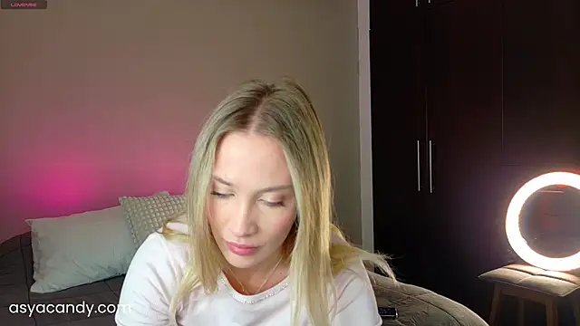 Snapshot of jessikablond007 chatting on 09/26/25, 01:31 jessikablond007 online show from 09/26/25, 01:31