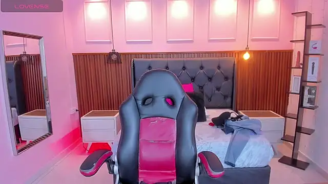 Snapshot of ladymercury1 chatting on 10/08/25, 07:22 ladymercury1 online show from 10/08/25, 07:22