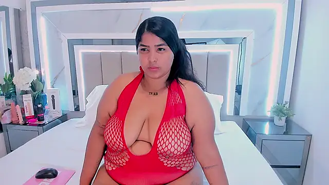 JuliethaVillalobos online show from 11/19/25, 12:43