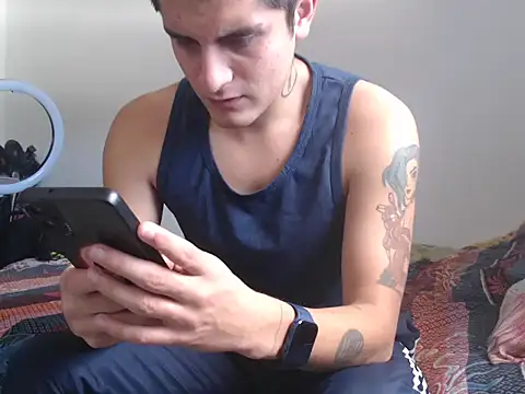 Snapshot of UrbanBoy_18 chatting on 09/25/25, 01:59 UrbanBoy 18 online show from 09/25/25, 01:59