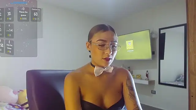 Snapshot of Emmili_Saenz chatting on 09/18/25, 09:39 Emmili Saenz online show from 09/18/25, 09:39