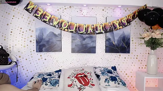 Snapshot of Emily_Vaughan chatting on 10/20/25, 03:29 Emily Vaughan online show from 10/20/25, 03:29