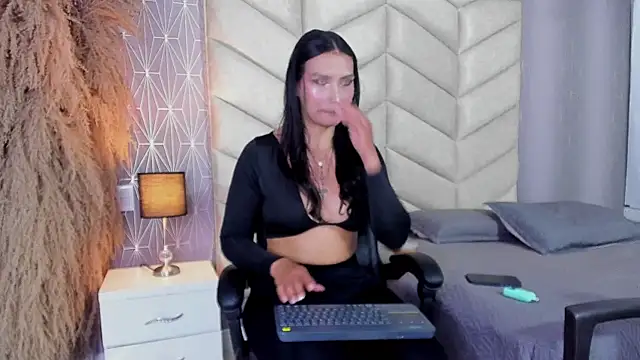 samiradoll online show from 11/11/25, 10:54