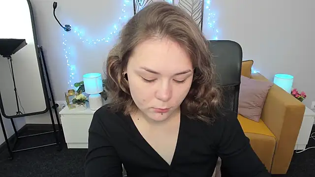 Snapshot of Sophi_gi chatting on 09/10/25, 03:28 Sophi gi online show from 09/10/25, 03:28