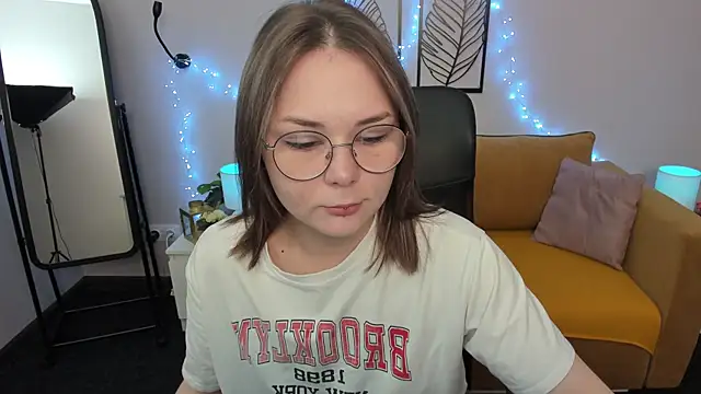Snapshot of Sophi_gi chatting on 09/15/25, 03:06 Sophi gi online show from 09/15/25, 03:06
