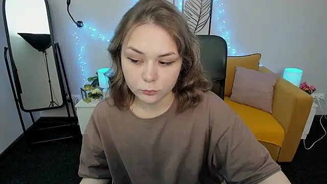 Snapshot of Sophi_gi chatting on 09/18/25, 04:47 Sophi gi online show from 09/18/25, 04:47